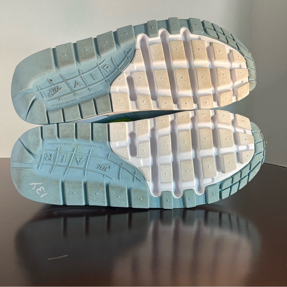 Nike Air Max Blue Green Women's Sneakers with Visible Air Cushioning - Picture 10 of 12